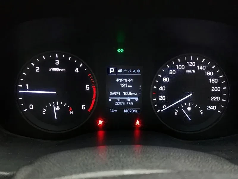 Hyundai Tucson 2.0 CRDi, снимка 8 - Автомобили и джипове - 54258396