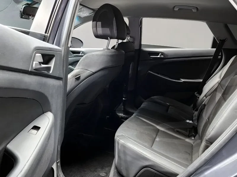 Hyundai Tucson 2.0 CRDi, снимка 13 - Автомобили и джипове - 54258396