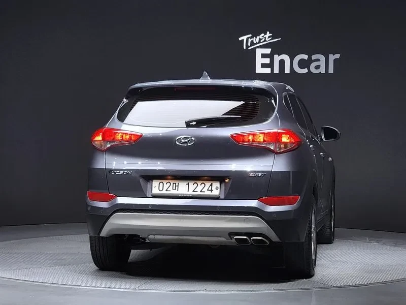 Hyundai Tucson 2.0 CRDi, снимка 4 - Автомобили и джипове - 54258396