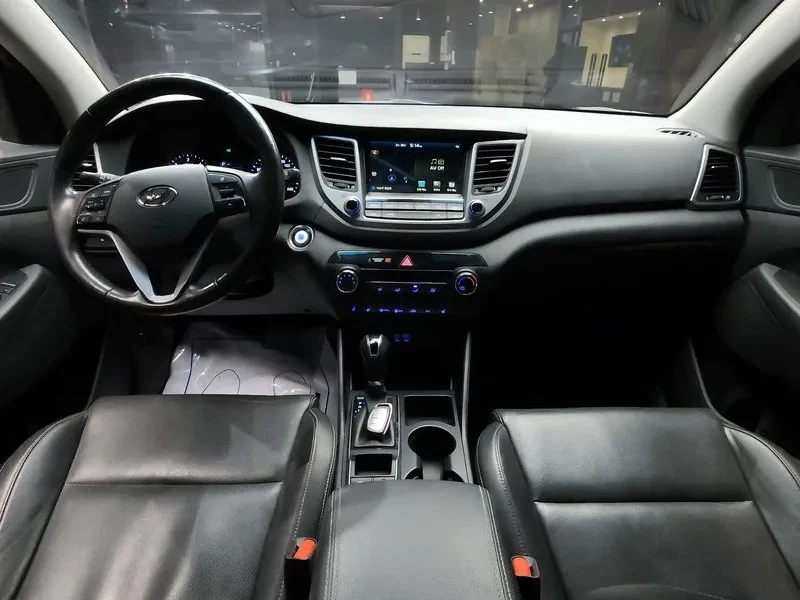 Hyundai Tucson 2.0 CRDi, снимка 7 - Автомобили и джипове - 54258396