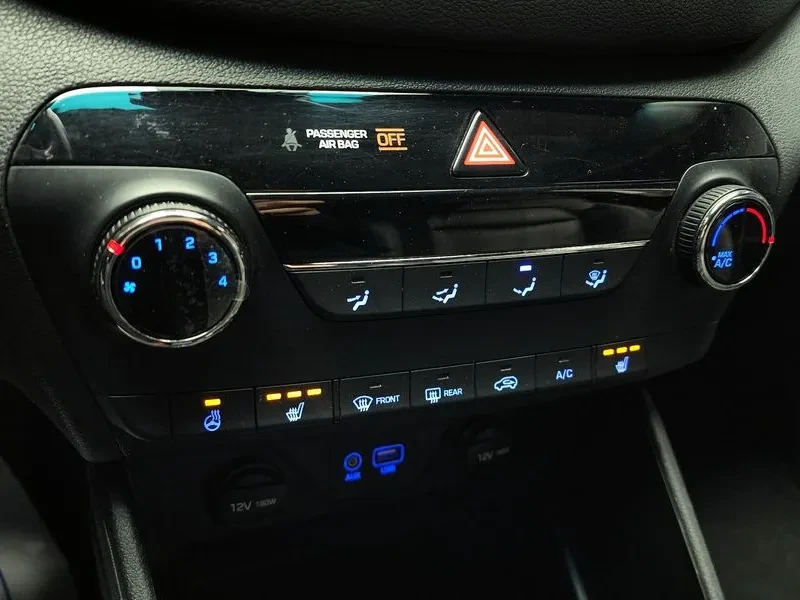 Hyundai Tucson 2.0 CRDi, снимка 17 - Автомобили и джипове - 54258396