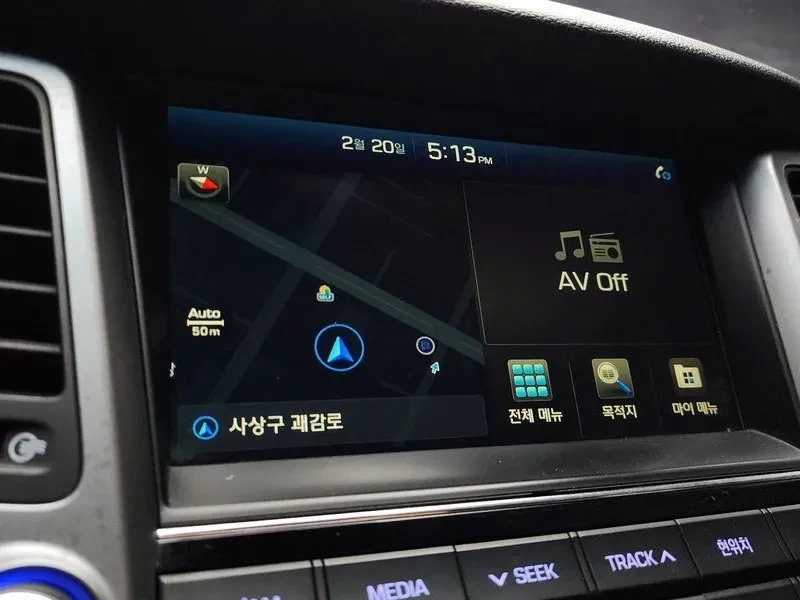 Hyundai Tucson 2.0 CRDi, снимка 15 - Автомобили и джипове - 54258396