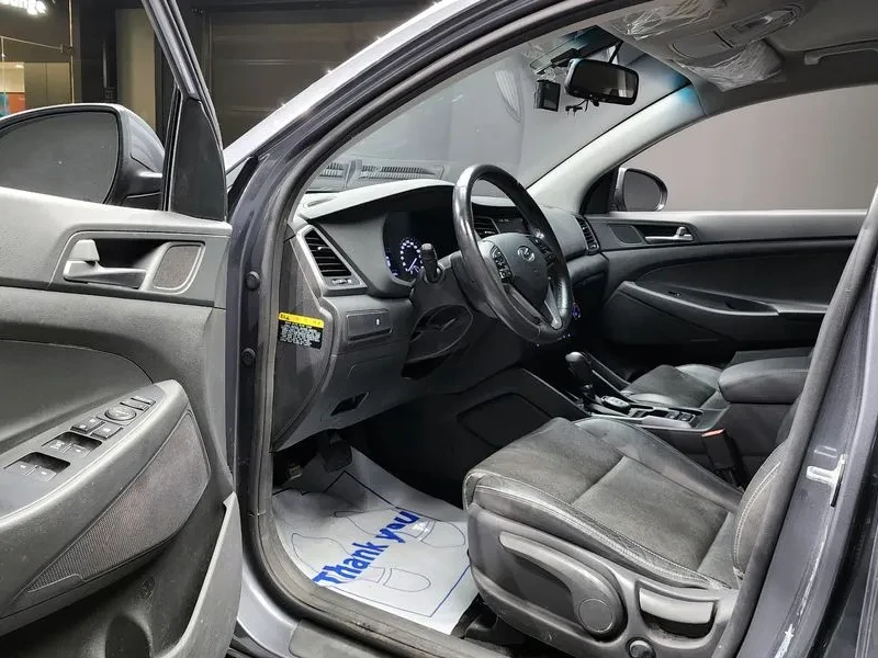 Hyundai Tucson 2.0 CRDi, снимка 11 - Автомобили и джипове - 54258396