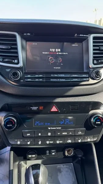 Hyundai Tucson 2.0 - САМО 30% АВАНС, снимка 12 - Автомобили и джипове - 56065843