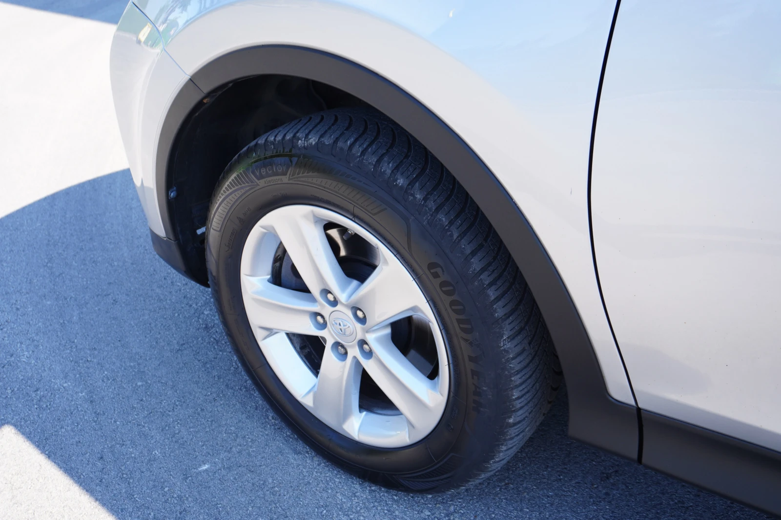 Toyota Rav4 2.2D4D 126KC - изображение 9