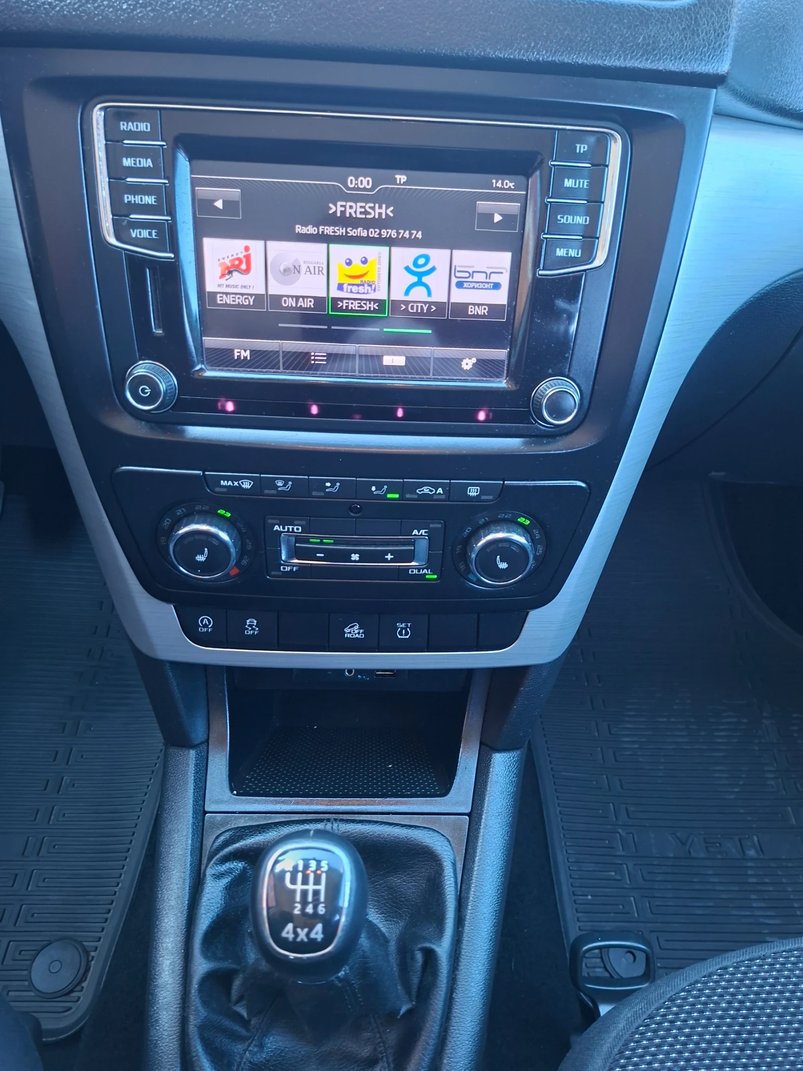 Skoda Yeti 2.0.TDI 4x4 FULL MAX, снимка 16 - Автомобили и джипове - 53838782