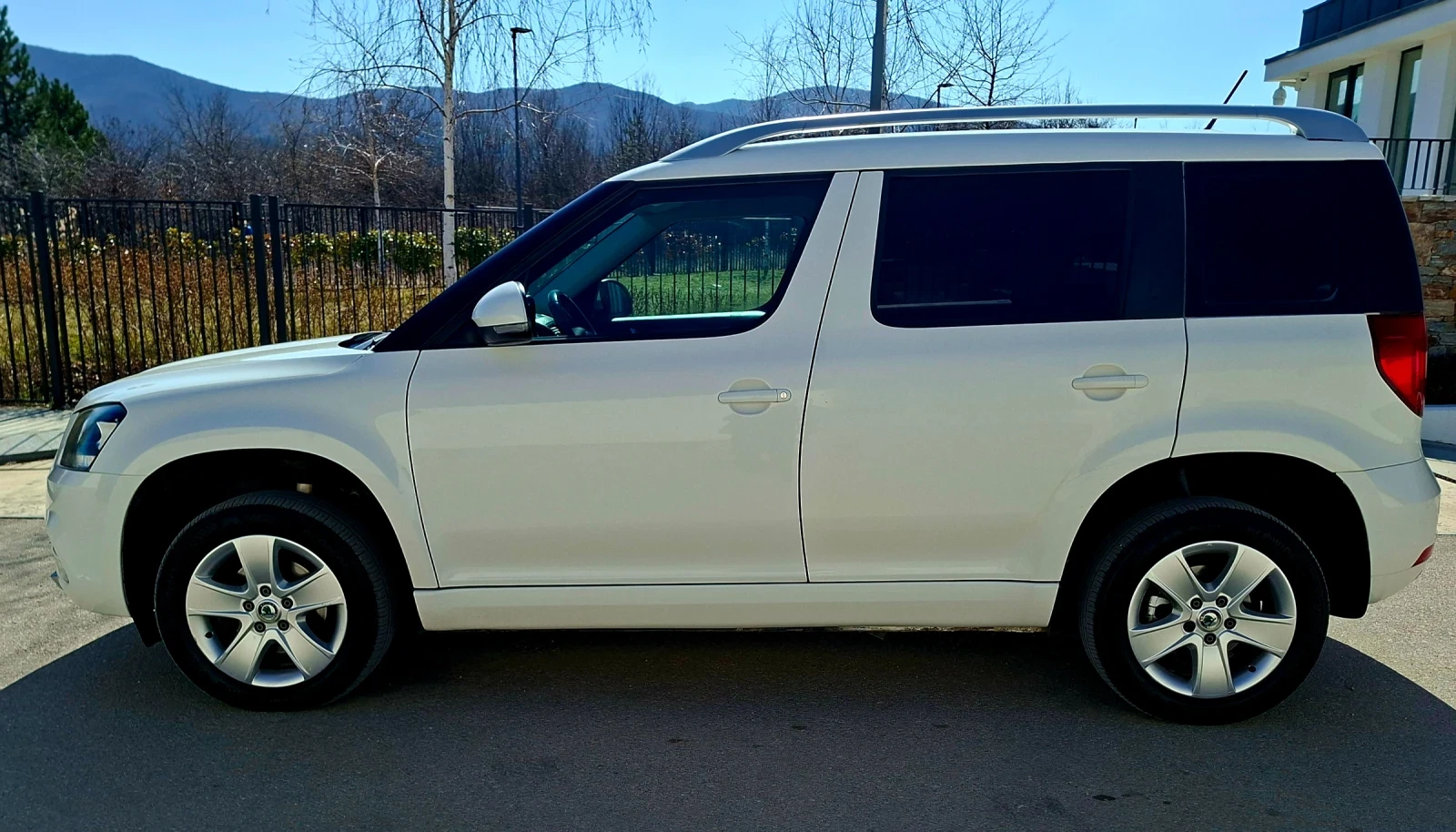 Skoda Yeti 2.0.TDI 4x4 FULL MAX, снимка 8 - Автомобили и джипове - 53838782
