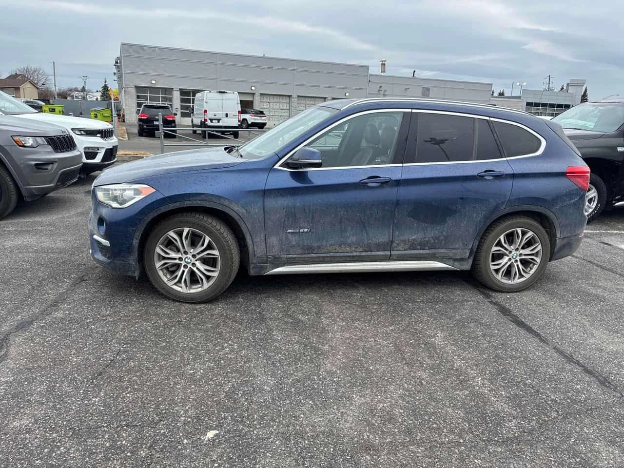 BMW X1 * xDrive28i * ГЛАВНО ПРЕДСТАВИТЕЛСТВО* ПАНОРАМА* , снимка 2 - Автомобили и джипове - 54164672