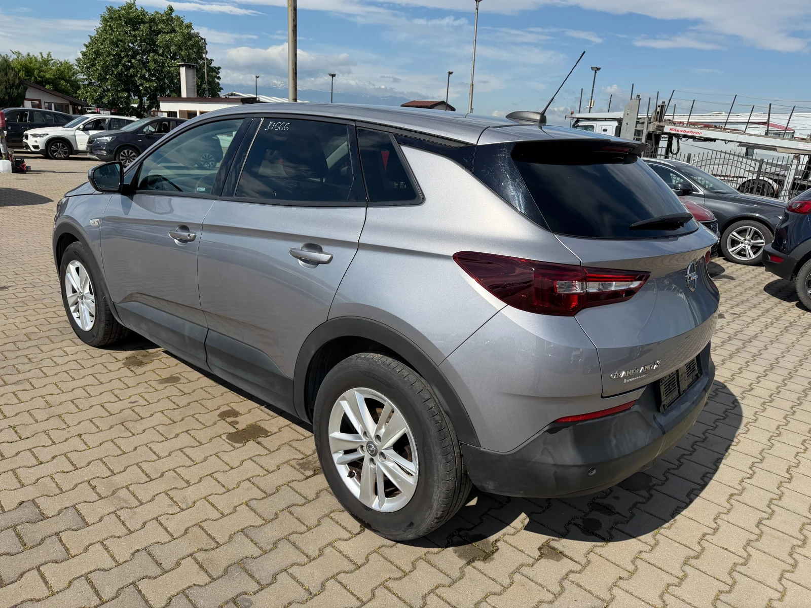 Opel Grandland X 1.6CDTI NAVI EURO 6, снимка 8 - Автомобили и джипове - 54565039