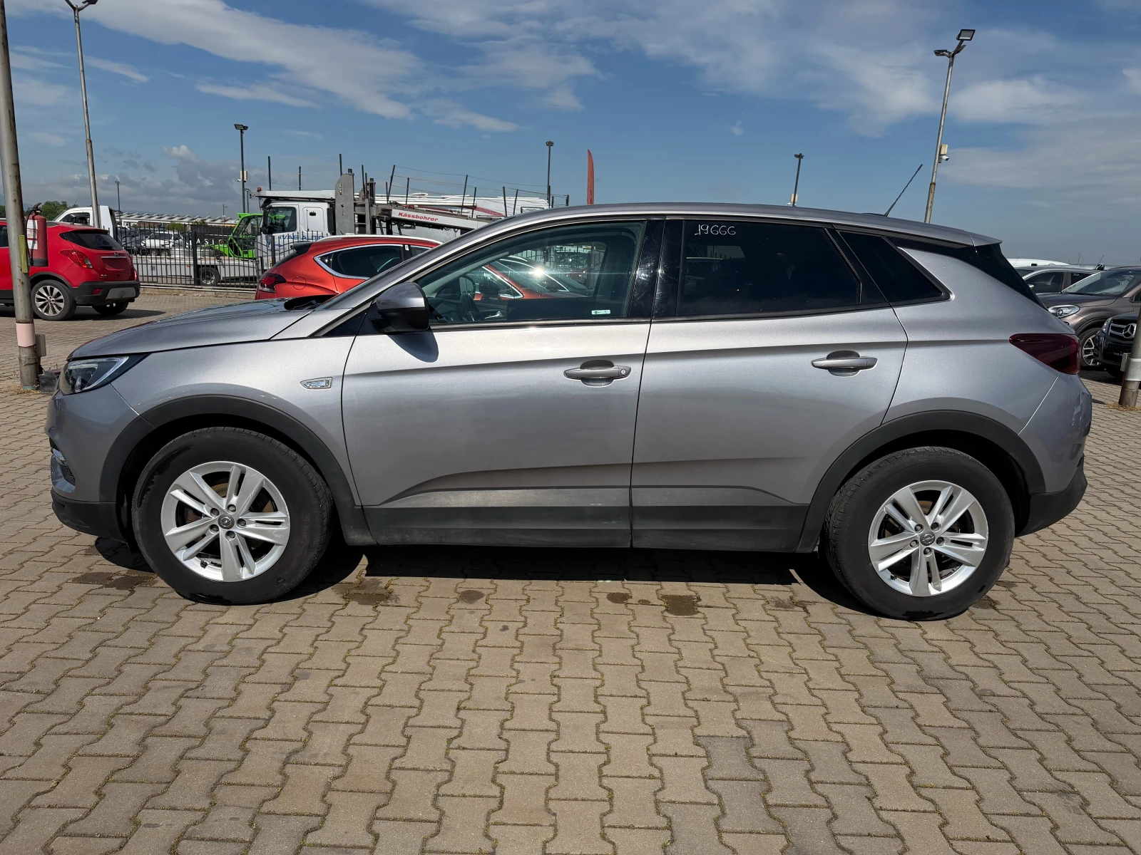 Opel Grandland X 1.6CDTI NAVI EURO 6, снимка 9 - Автомобили и джипове - 54565039