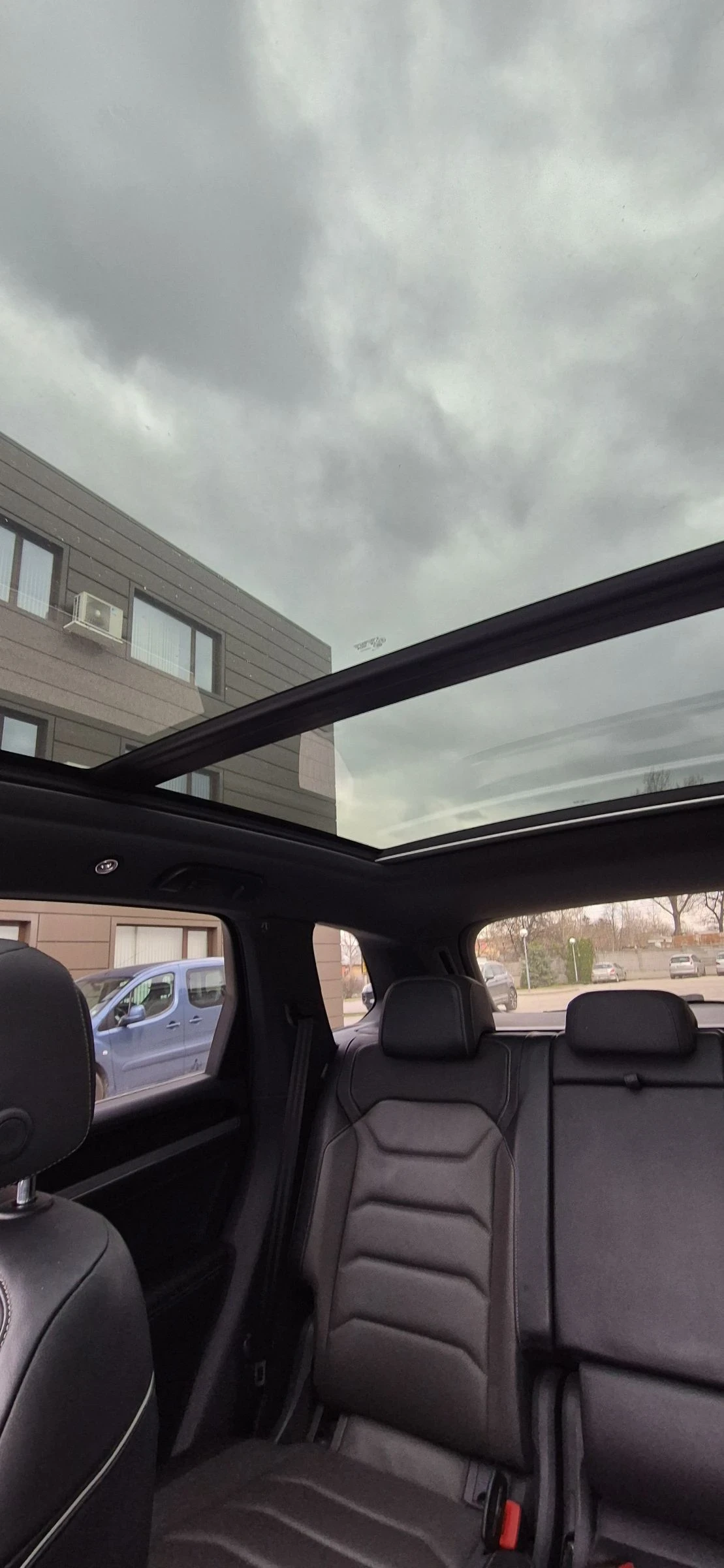 VW Touareg V6 TDI 4MOTION R-line Всички екстри, снимка 3 - Автомобили и джипове - 55154933