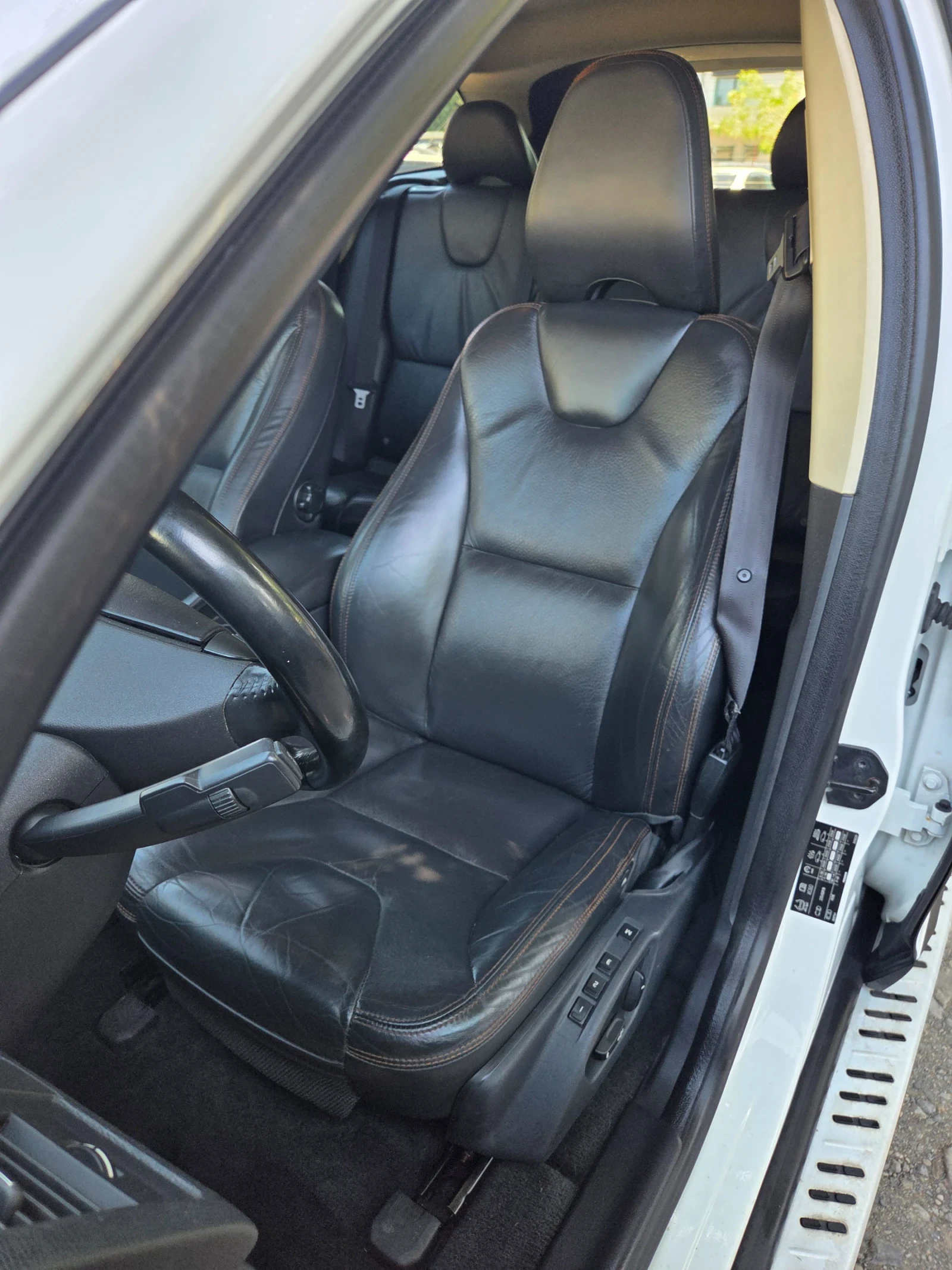 Volvo XC60 3.0 T6 SUMMUM 4x4, снимка 8 - Автомобили и джипове - 55242283