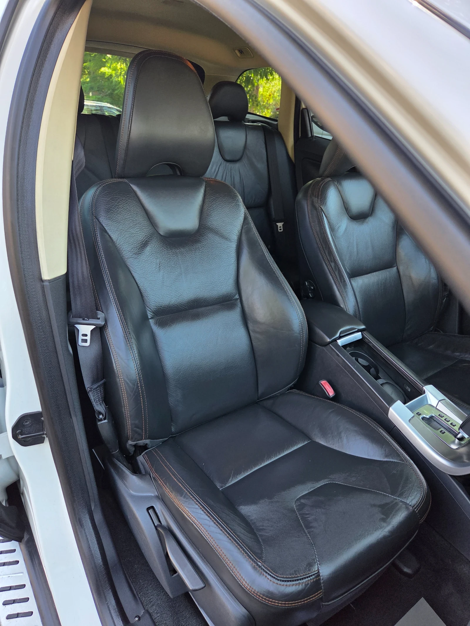 Volvo XC60 3.0 T6 SUMMUM 4x4, снимка 10 - Автомобили и джипове - 55242283