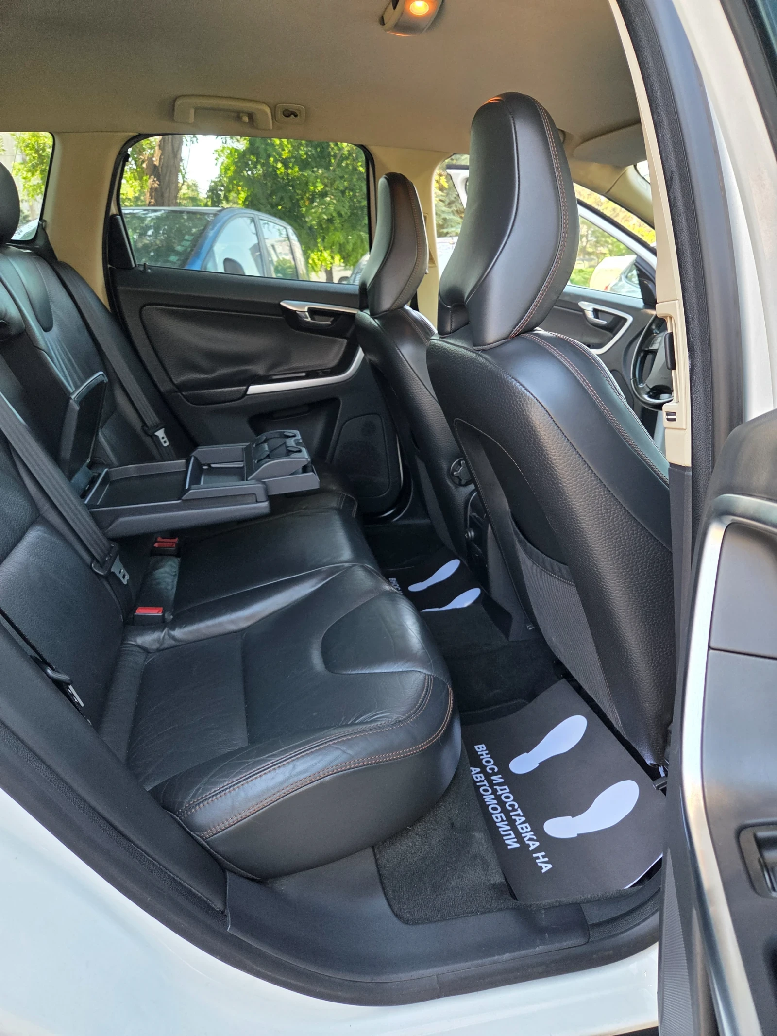 Volvo XC60 3.0 T6 SUMMUM 4x4, снимка 11 - Автомобили и джипове - 55242283