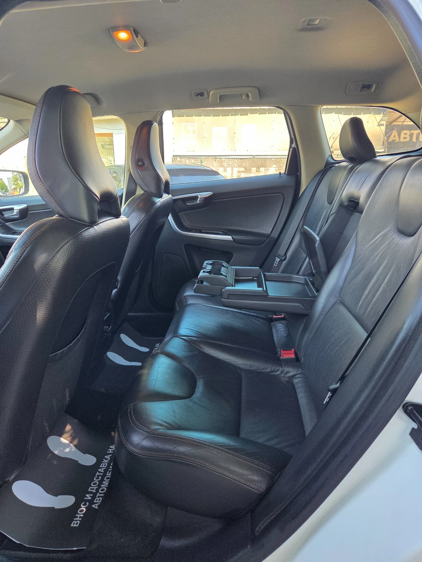 Volvo XC60 3.0 T6 SUMMUM 4x4, снимка 12 - Автомобили и джипове - 55242283