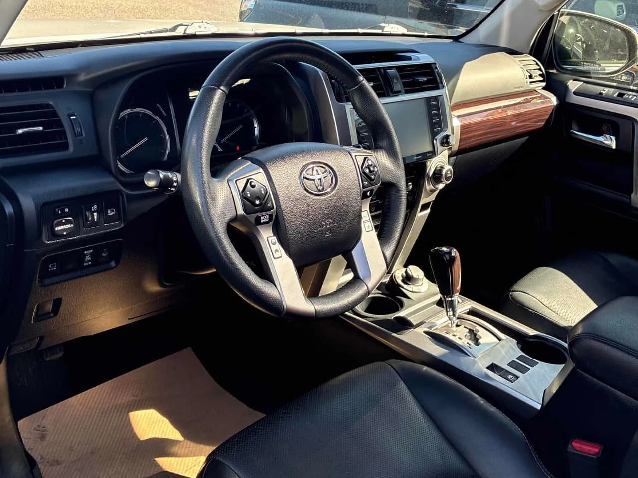Toyota 4runner  4WD / КОЖА / ДИСТРОНИК / 360 , снимка 7 - Автомобили и джипове - 56293171