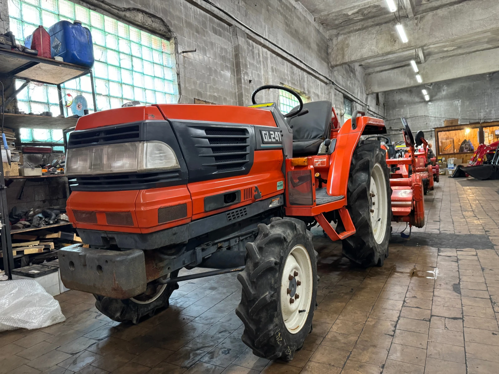 Трактор Kubota GL241 - изображение 2