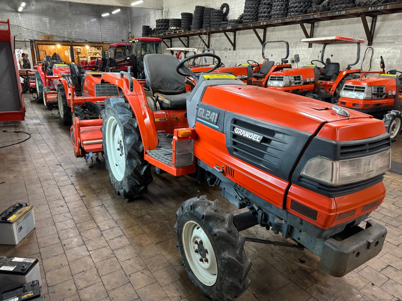 Трактор Kubota GL241 - изображение 4