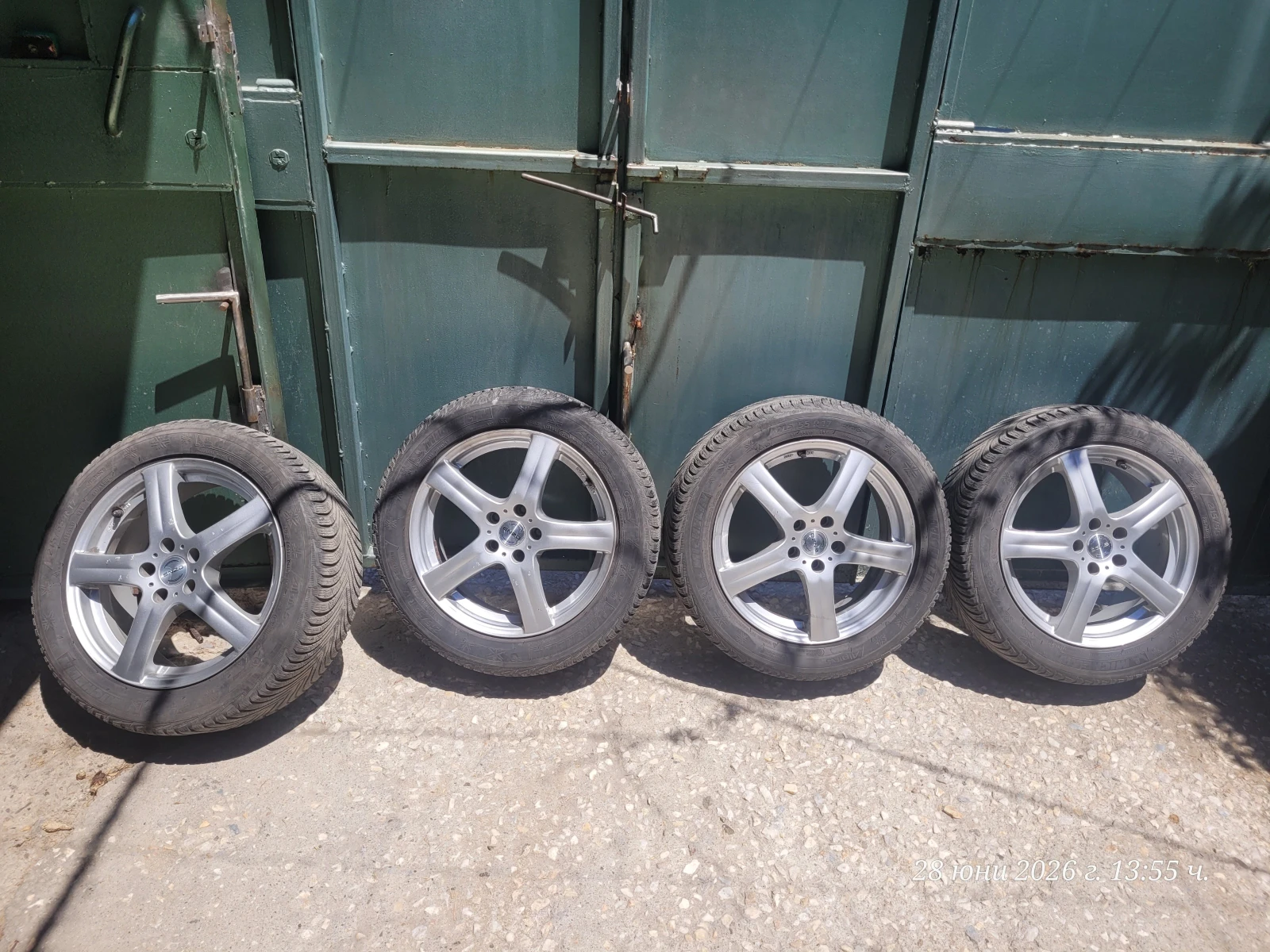 Гуми с джанти Michelin 215/55R17, снимка 2 - Гуми и джанти - 55077231