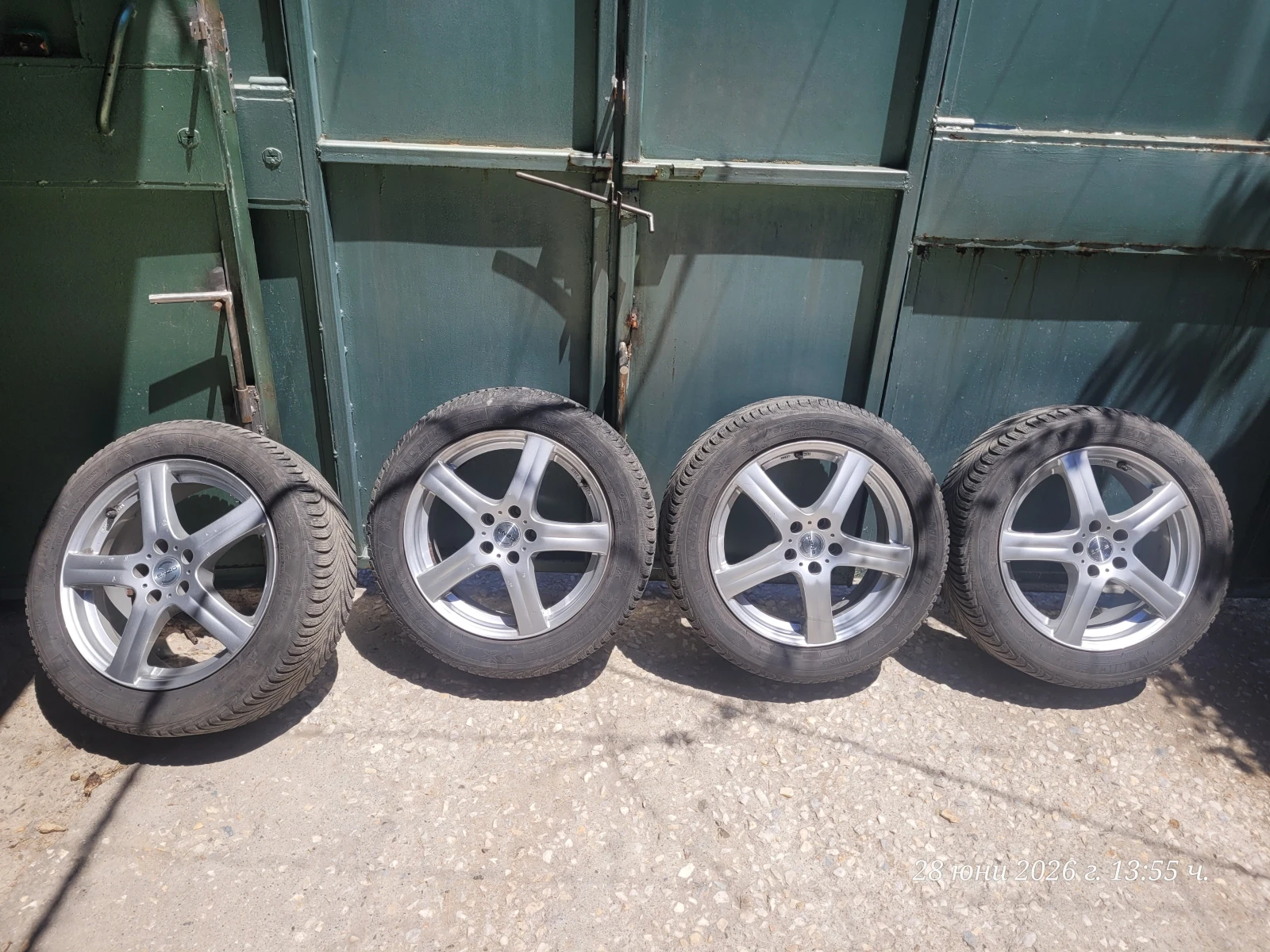 Гуми с джанти Michelin 215/55R17, снимка 3 - Гуми и джанти - 55077231