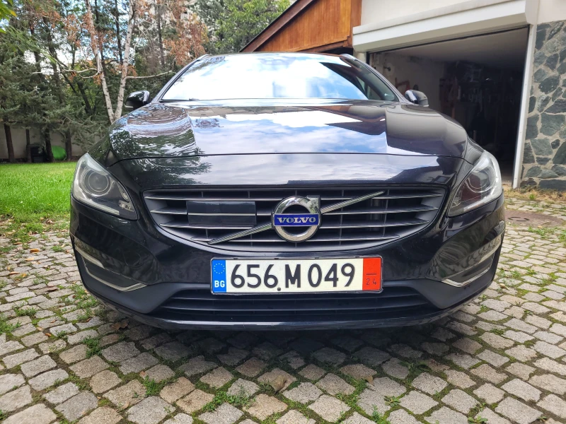 Volvo V60 D3, снимка 1 - Автомобили и джипове - 47359310