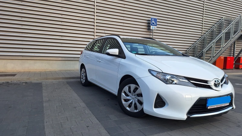 Toyota Auris, снимка 2 - Автомобили и джипове - 47725184