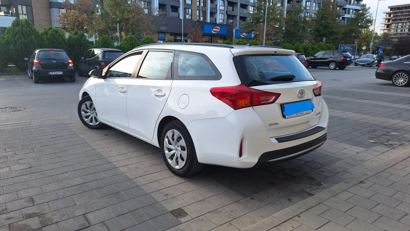 Toyota Auris, снимка 6 - Автомобили и джипове - 47725184