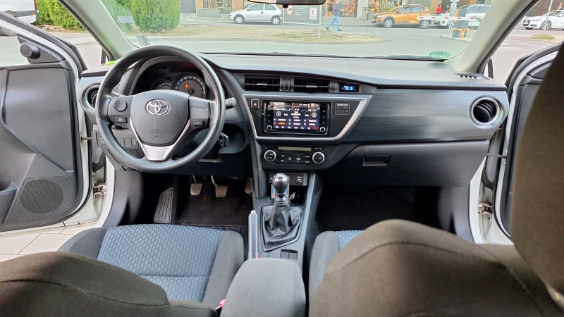 Toyota Auris, снимка 11 - Автомобили и джипове - 47725184