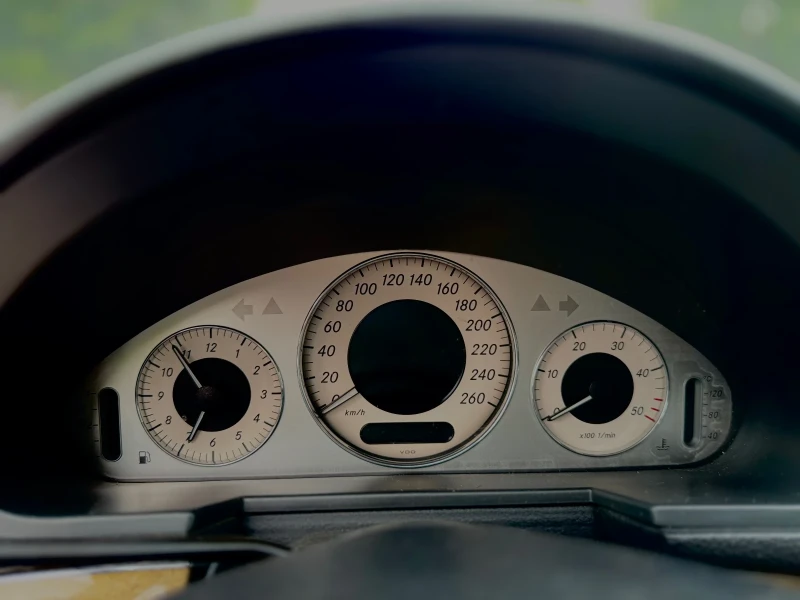 Mercedes-Benz 320, снимка 9 - Автомобили и джипове - 53286319