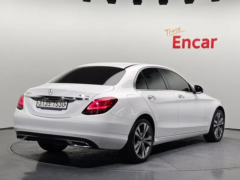 Mercedes-Benz C 220 4MATIC, снимка 2 - Автомобили и джипове - 54287277