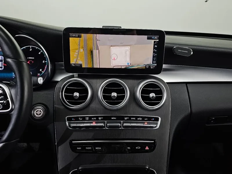 Mercedes-Benz C 220 4MATIC, снимка 13 - Автомобили и джипове - 54287277