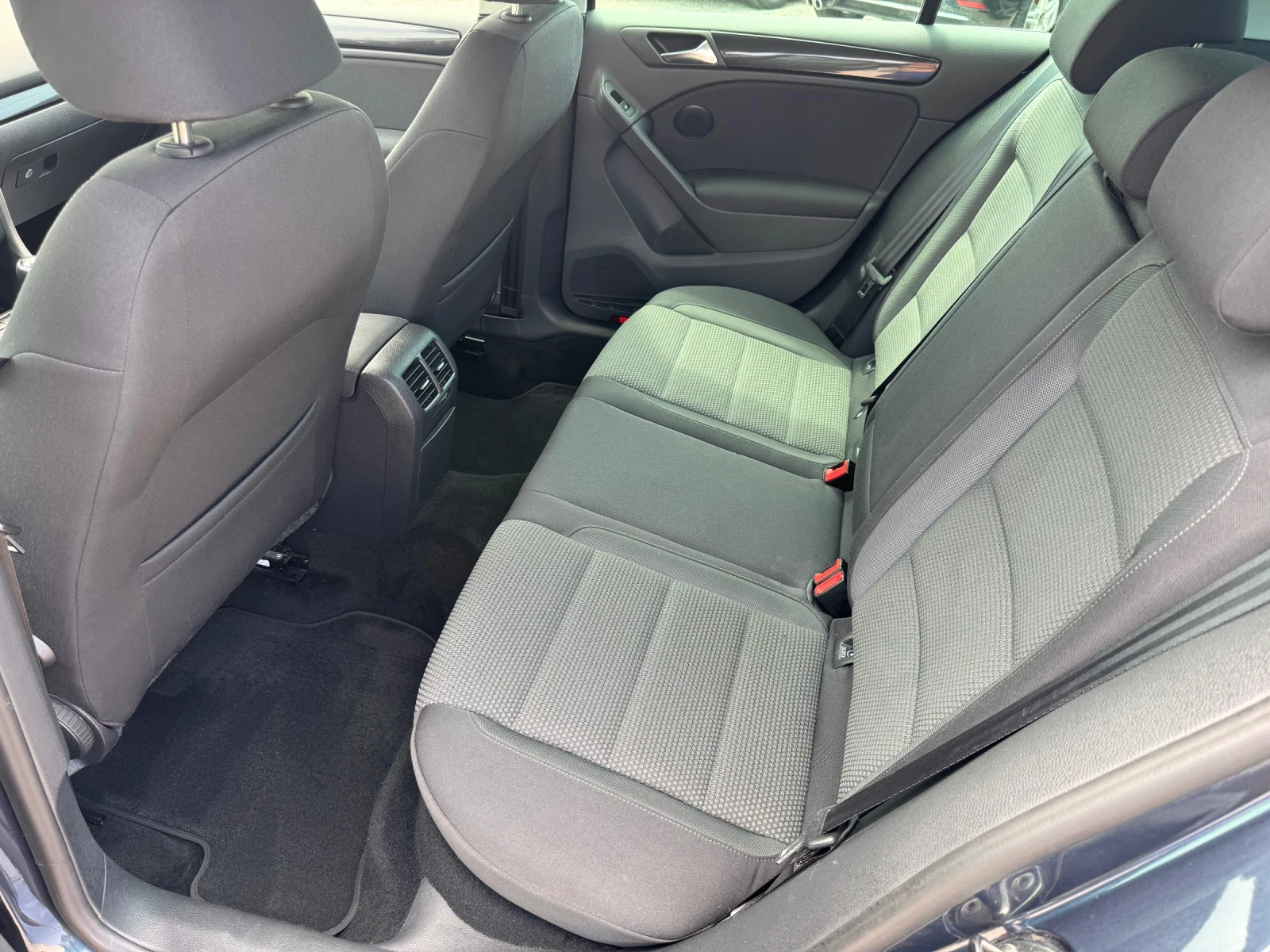 VW Golf 2.0TDI-177 345км Пълна сервизна история - изображение 10