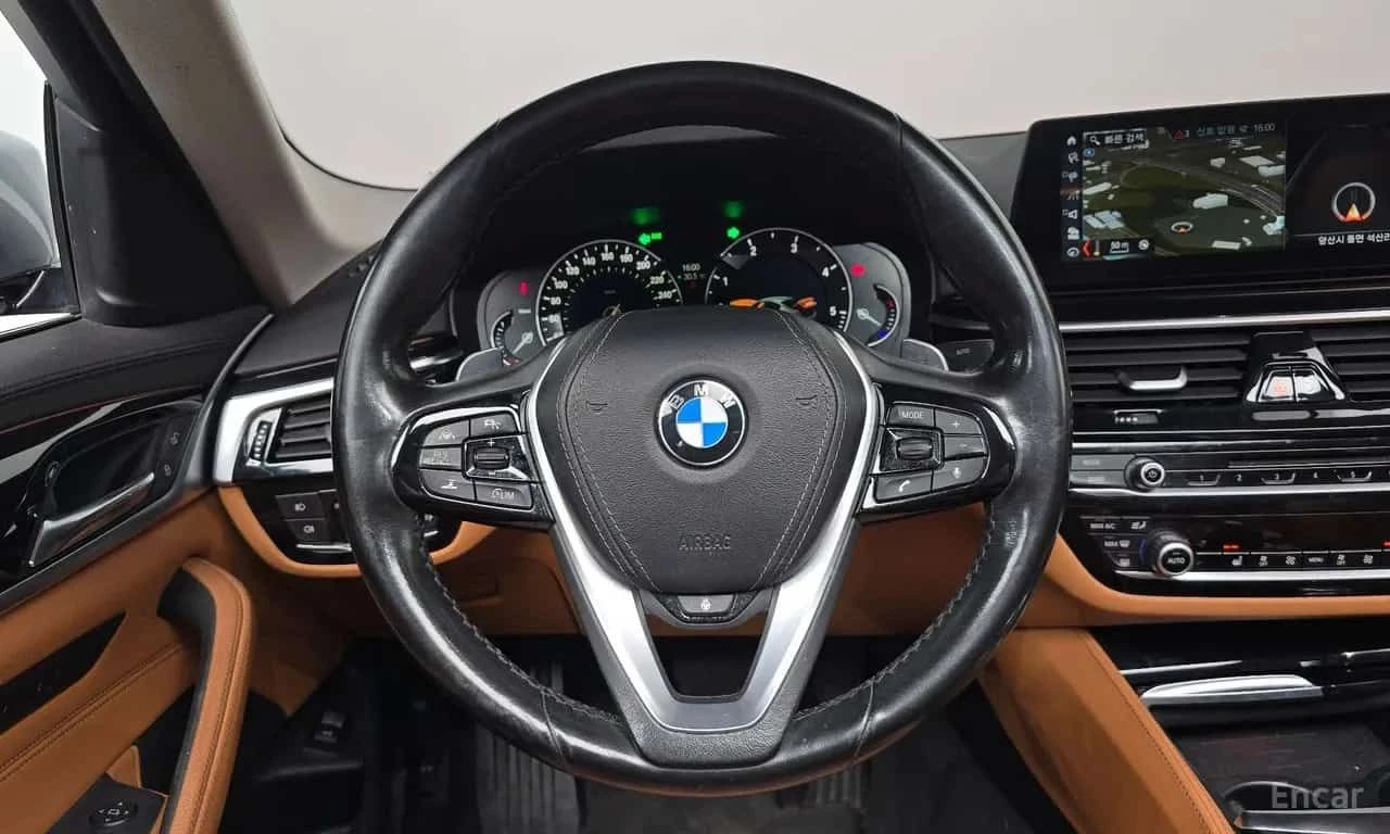 BMW 520 * Luxury Special Edition * ОПЦИЯ ЗА ФИНАНСИРАНЕ, снимка 13 - Автомобили и джипове - 55571688