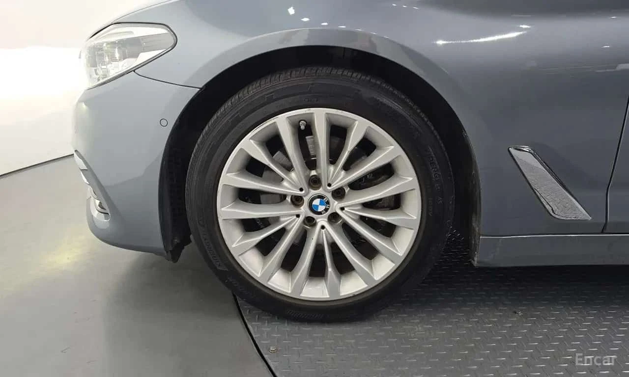 BMW 520 * Luxury Special Edition * ОПЦИЯ ЗА ФИНАНСИРАНЕ, снимка 5 - Автомобили и джипове - 55571688