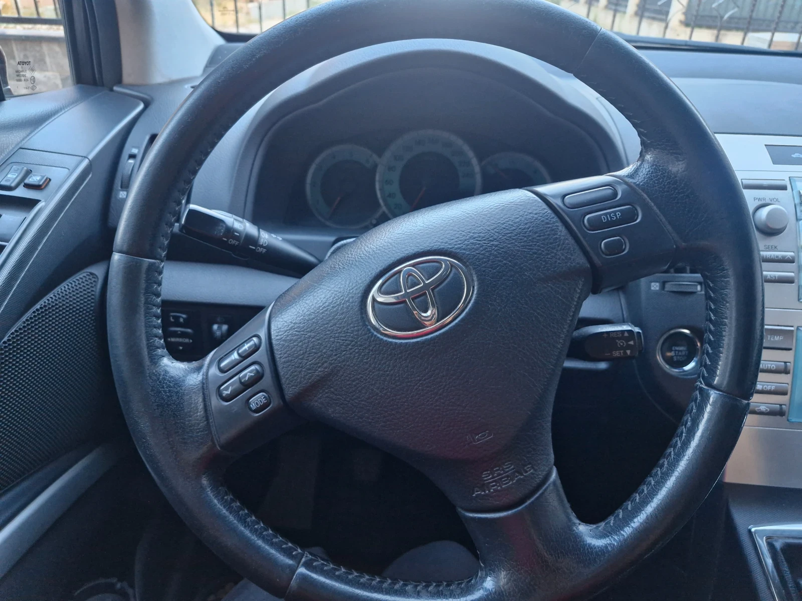 Toyota Corolla verso 2.2 D 4 D facelift, снимка 8 - Автомобили и джипове - 55943645