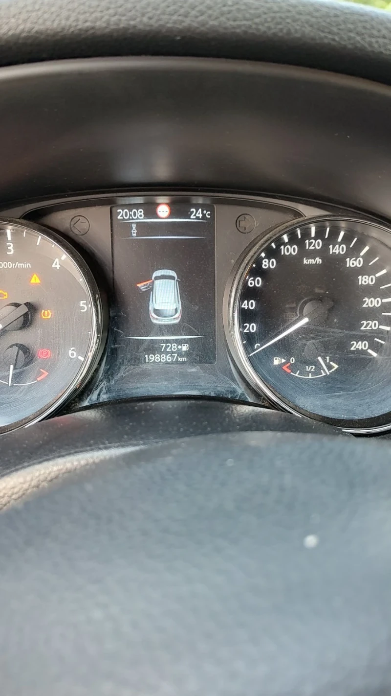 Nissan Qashqai, снимка 8 - Автомобили и джипове - 52408487