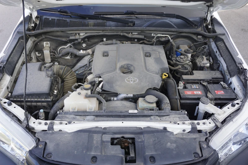 Toyota Hilux 2.4 D-4D/Двойна кабина/4х4/Теглич, снимка 16 - Автомобили и джипове - 52212071