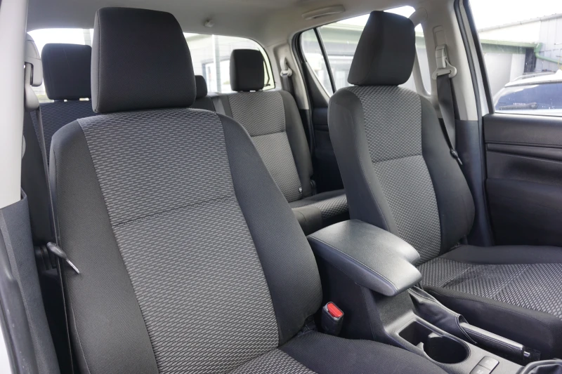 Toyota Hilux 2.4 D-4D/Двойна кабина/4х4/Теглич, снимка 12 - Автомобили и джипове - 52212071