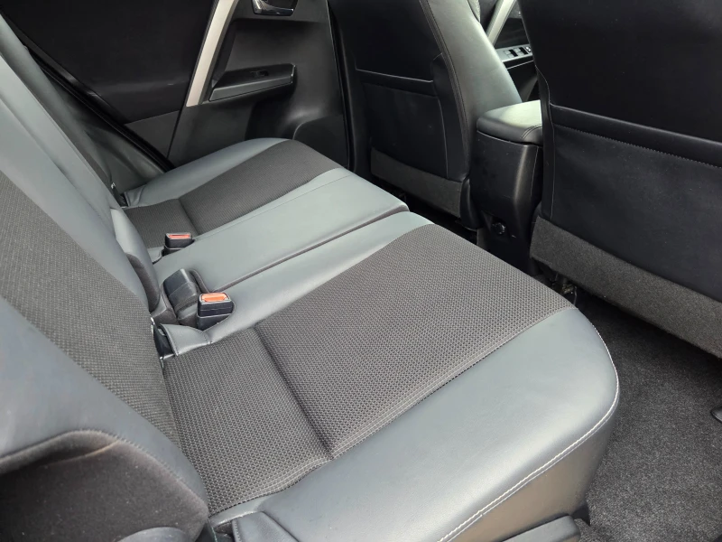 Toyota Rav4 2.0 I 152k.c  Executive ШВЕЙЦАРИЯ 4WD , снимка 8 - Автомобили и джипове - 52882519
