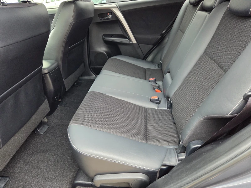 Toyota Rav4 2.0 I 152k.c  Executive ШВЕЙЦАРИЯ 4WD , снимка 7 - Автомобили и джипове - 52882519