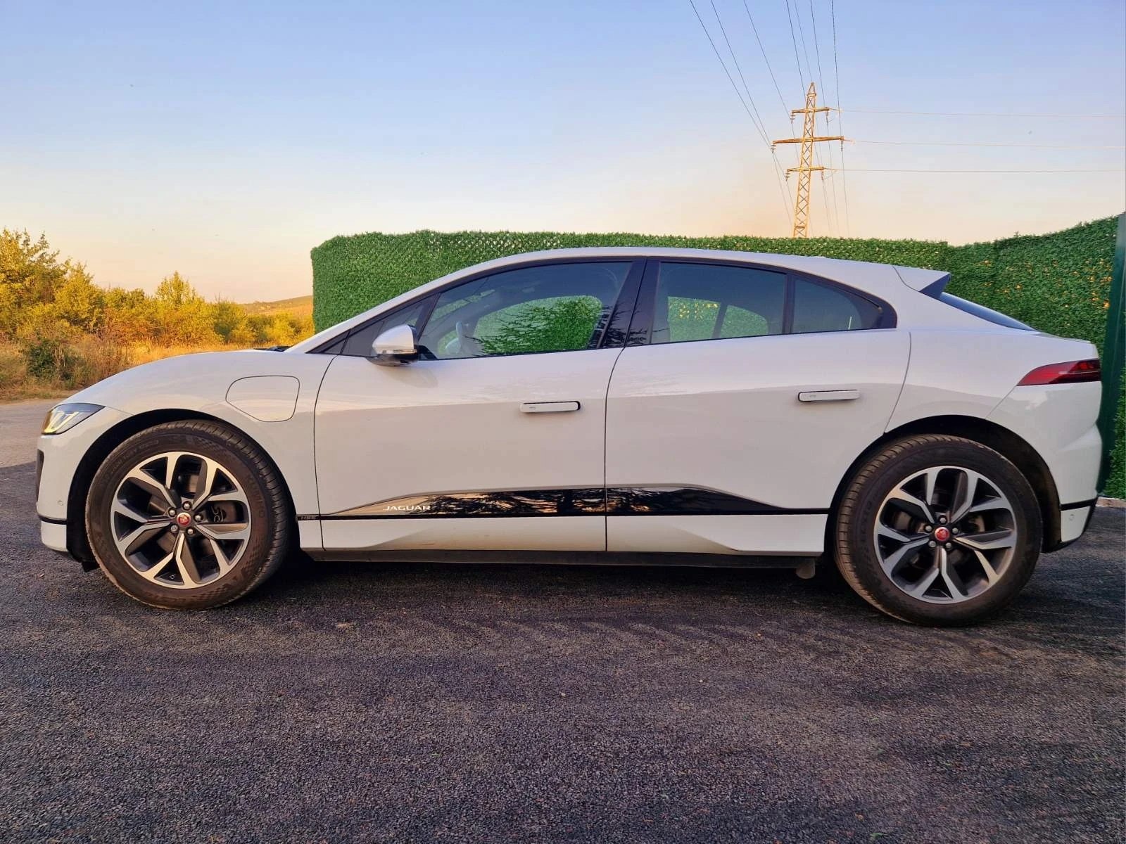 Jaguar I-Pace EV400 AWD - изображение 2