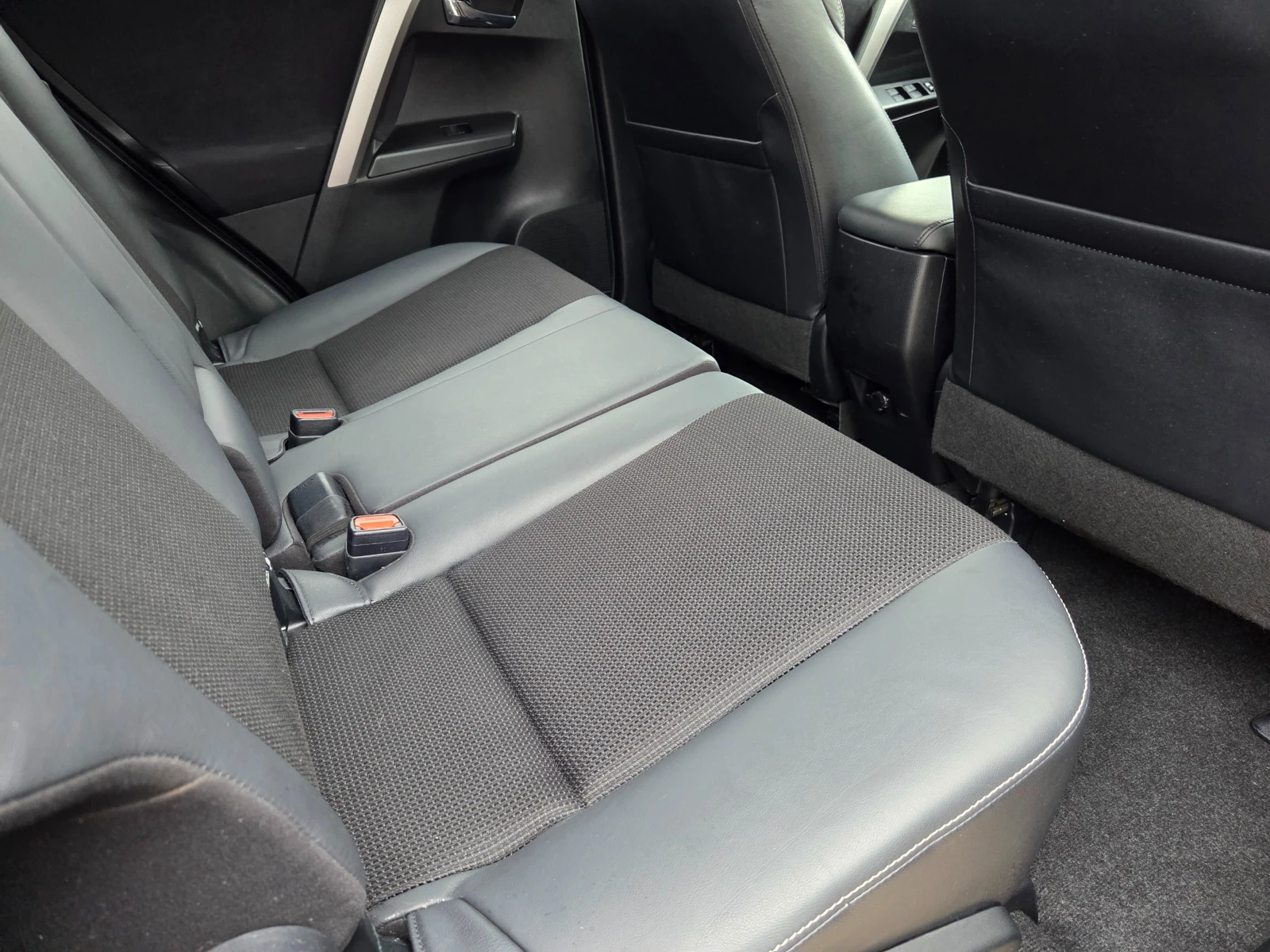 Toyota Rav4 2.0 I 152k.c  Executive ШВЕЙЦАРИЯ 4WD  - изображение 8