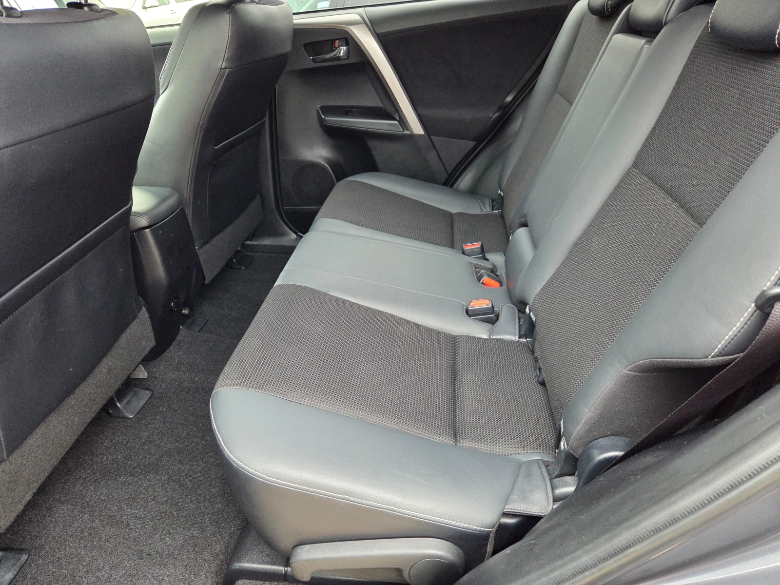 Toyota Rav4 2.0 I 152k.c  Executive ШВЕЙЦАРИЯ 4WD  - изображение 7