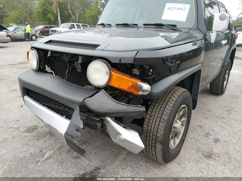 Toyota Fj cruiser 2011 TOYOTA FJ CRUISER - изображение 3