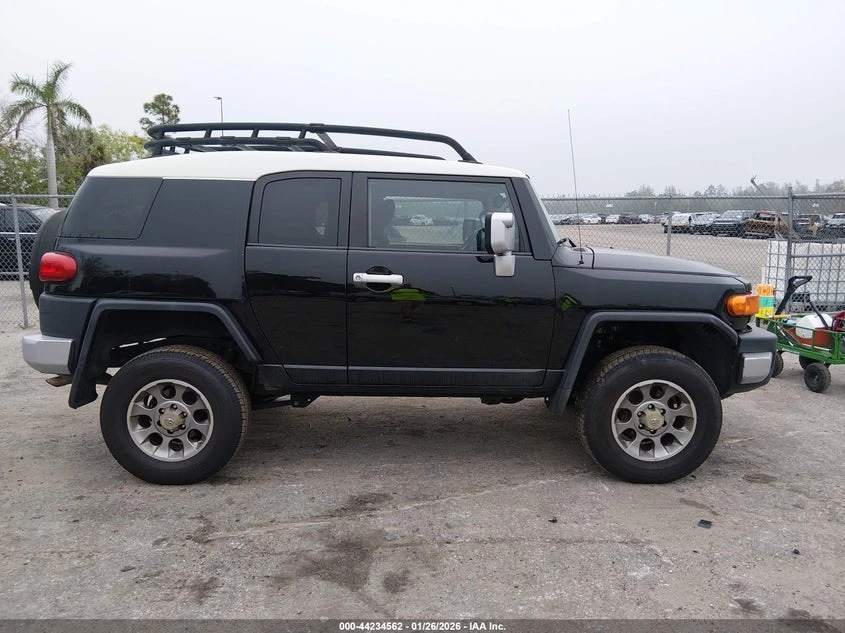 Toyota Fj cruiser 2011 TOYOTA FJ CRUISER - изображение 5