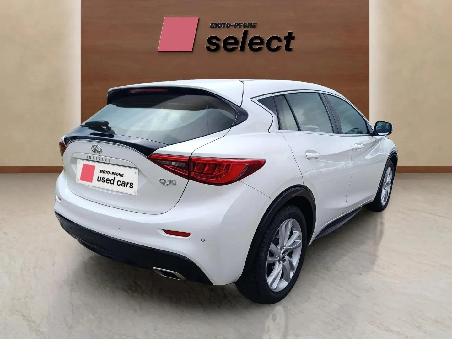 Infiniti Q30 1600, снимка 5 - Автомобили и джипове - 54108317