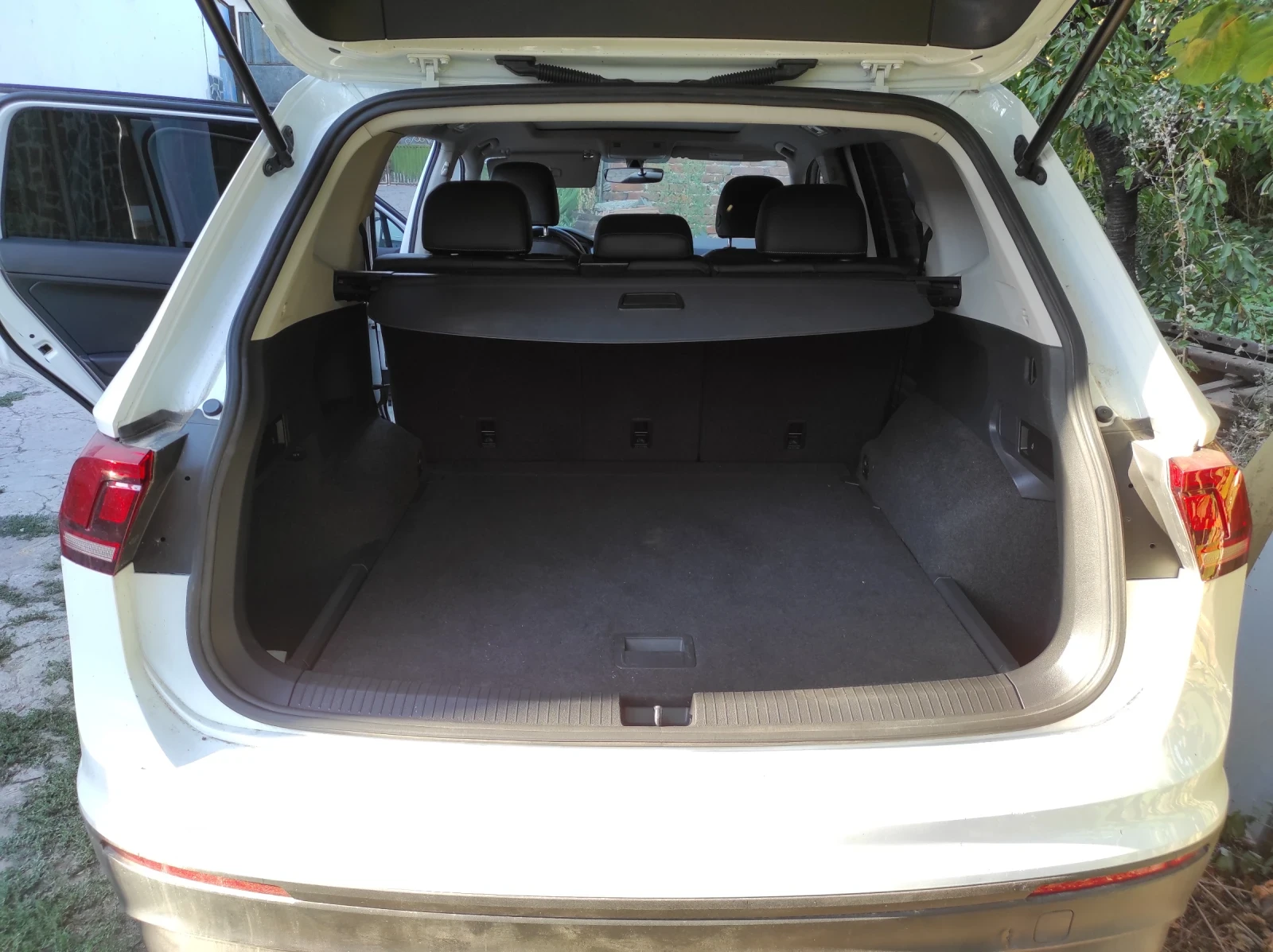 VW Tiguan, снимка 8 - Автомобили и джипове - 55790097