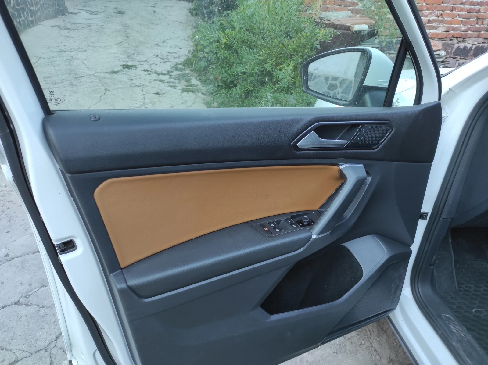 VW Tiguan, снимка 4 - Автомобили и джипове - 55790097