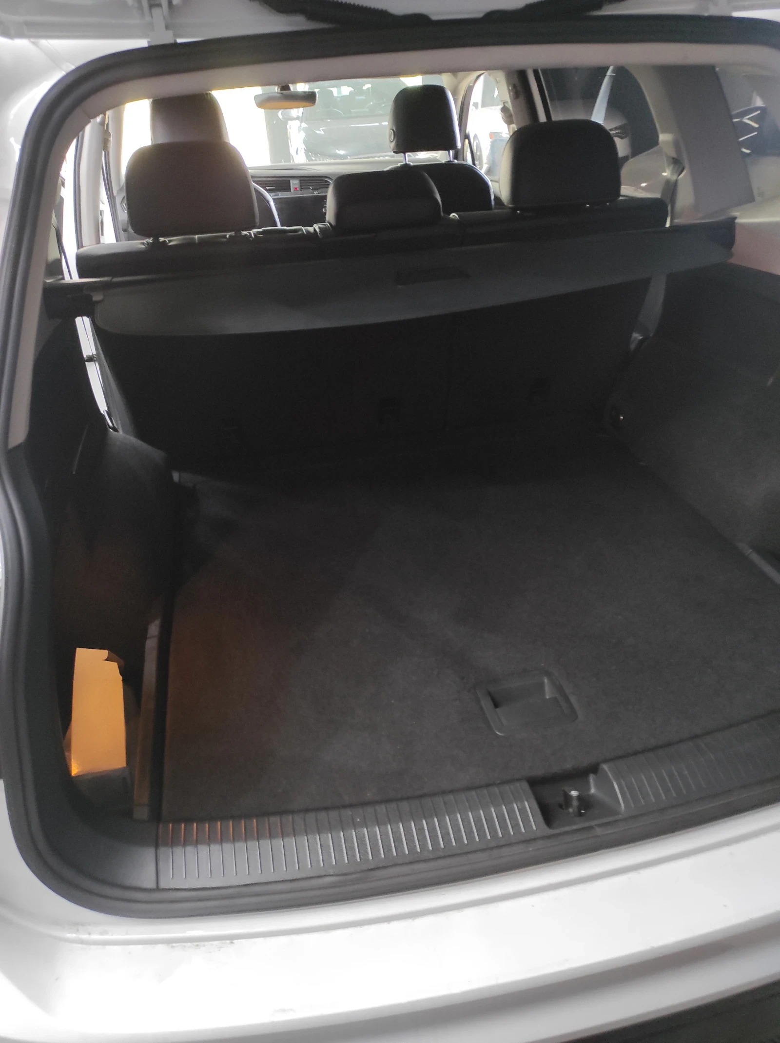 VW Tiguan, снимка 11 - Автомобили и джипове - 55790097