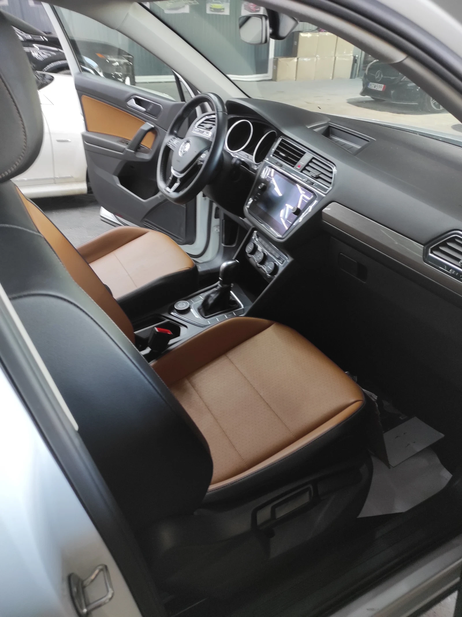 VW Tiguan, снимка 9 - Автомобили и джипове - 55790097